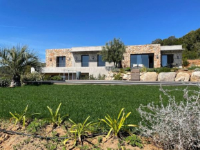 Splendide villa d'architecte vue sur la baie de Pinarellu